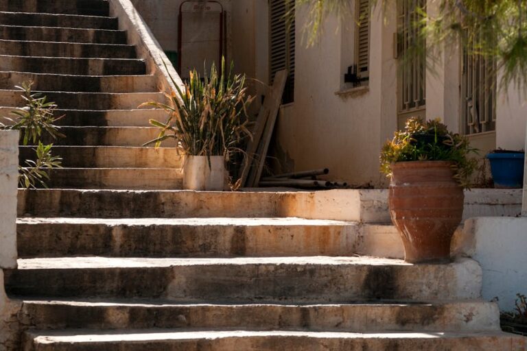 Außentreppe sanieren Flüssiggranit – Betontreppe mit Steinoptik-Beschichtung