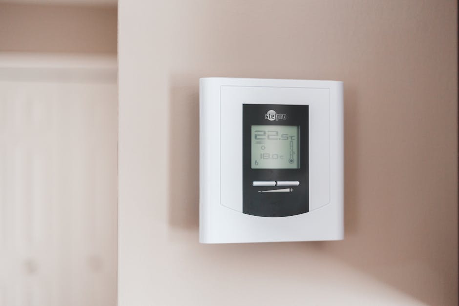 Fußbodenheizung Rücklauf – modernes Heizungsthermostat an der Wand