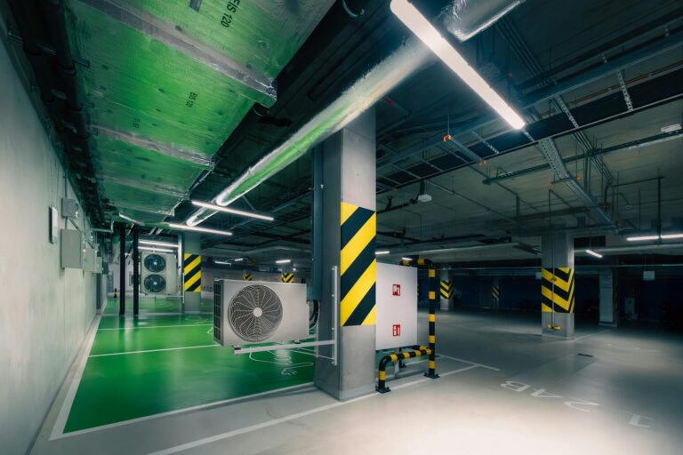 Lüftung in der Garage nachrüsten: Möglichkeiten Lüftung Garage nachrüsten – Parkhaus mit Belüftungsanlage und Ventilatoren