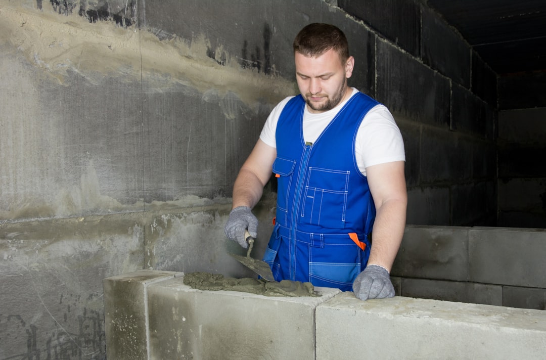 Schalungssteine mauern – Schritt-für-Schritt Mauer setzen