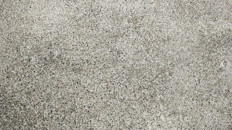 Beton abschleifen 1 cm – grauer Betonboden mit Struktur