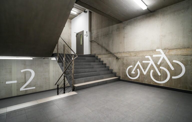 Fahrradrampe Kellertreppe – Treppe zu unterirdischer Fahrrad-Abstell­anlage