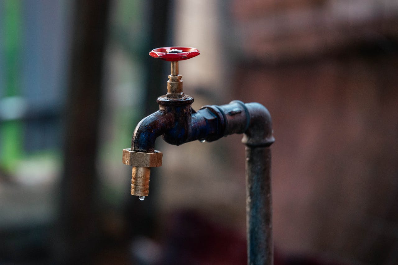 Wasserhahn lässt sich nicht zudrehen – tropfender, verkalkter Außenhahn