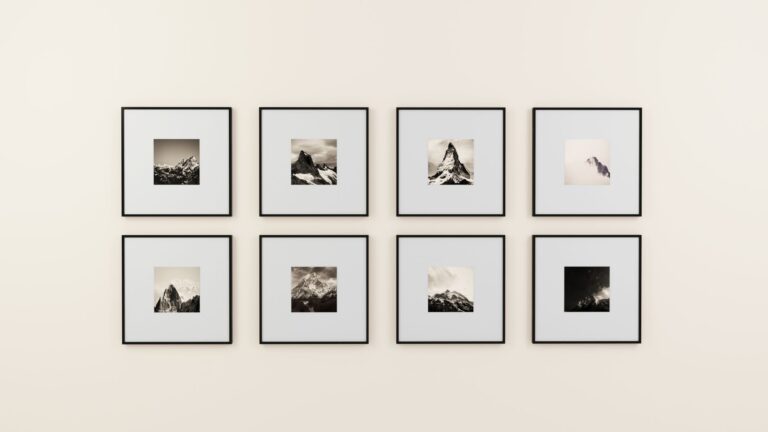 Bilder gerade aufhängen: Höhe, Befestigung, Methode Bilder gerade aufhängen – Bilderwand mit mehreren Rahmen