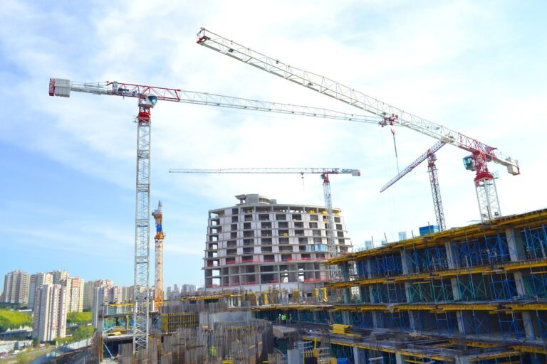 Effiziente Baustellenlogistik – Großbaustelle mit mehreren Turmdrehkränen